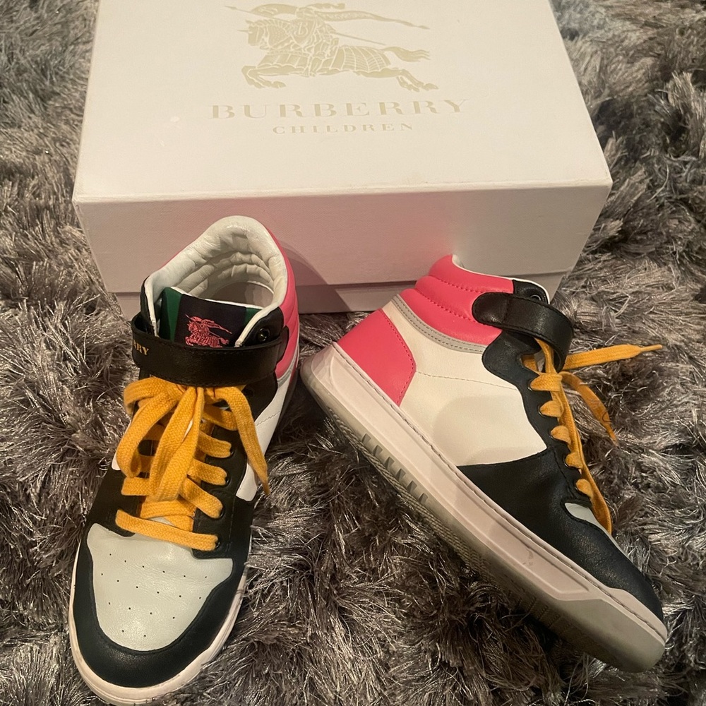 Girls Burberry sneakers. Size 33.